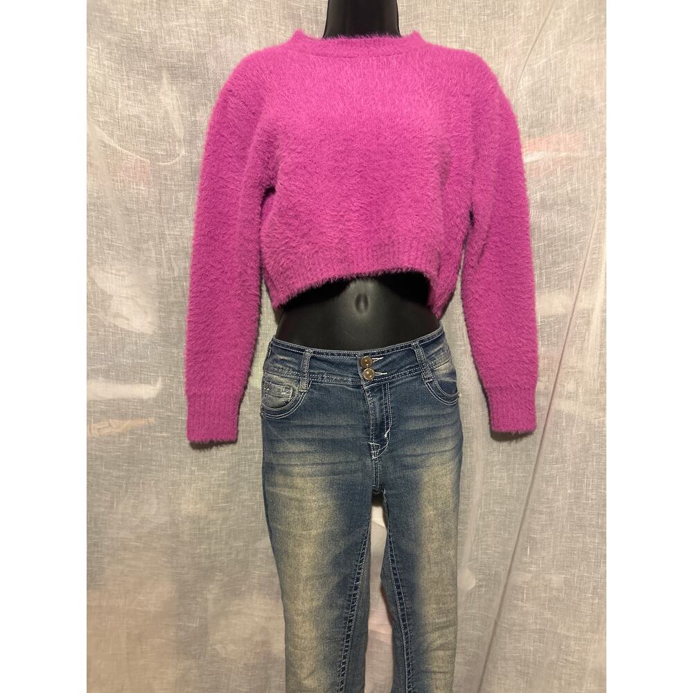 Willow and Wind Medium Cropped pink Fusica cashmere sweater